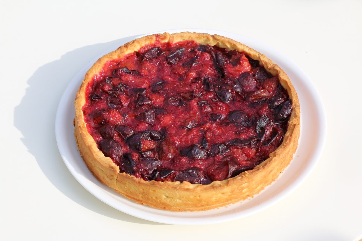 Tarta ze smażonymi śliwkami